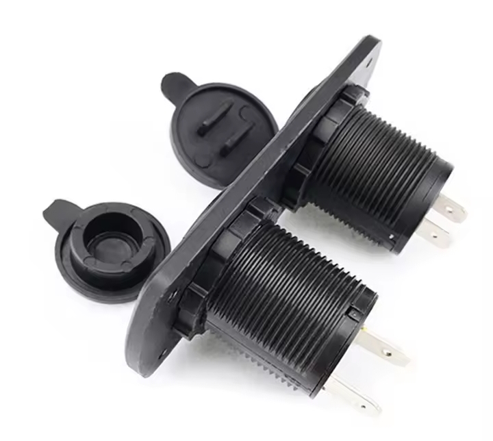 USB ŞARJ CİHAZI 1A 2.1A DİJİTAL VOLTMETRE GÖSTERGELİ ÇAKMAKLIK 12V 24V PANO TİP ÇAKMAK ŞARJ SÖKETİ
